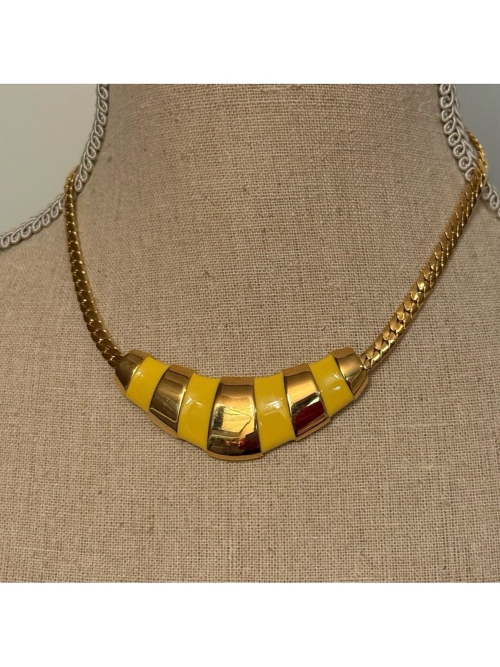 NAPIER SIGNED NECKLACE YELLOW ENAMEL GOLD PLATE CHOKER 15” VINTAGE
